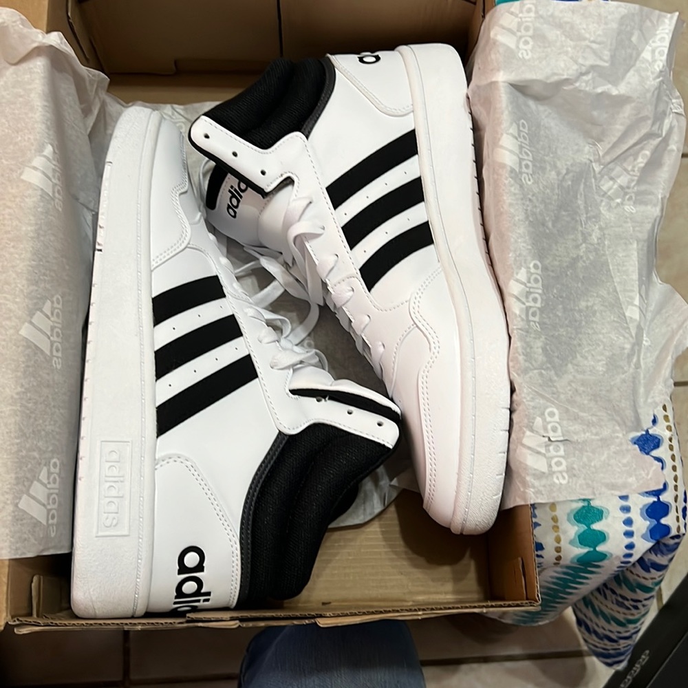 New adidas HOOPS 3.0 MID